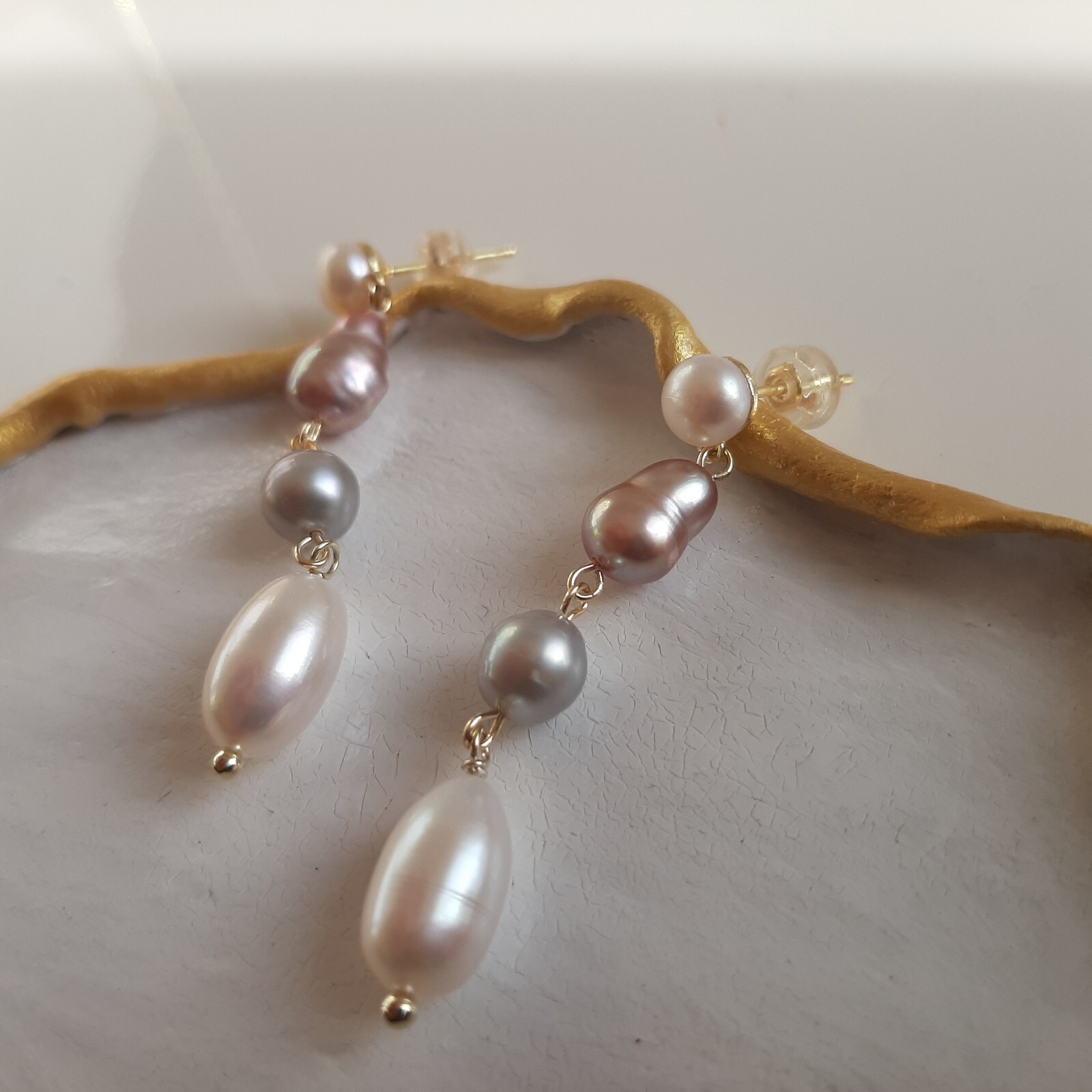Boucles d'oreilles clous argent 925 doré anti-allergie aux perles de culture violettes