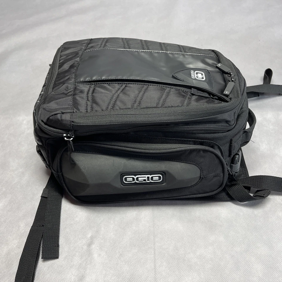 Bolsa de cola de moto expandible Ogio CUBIERTA PARA CAPUCHA DE LLUVIA MANGO DE NEOPRENO REFORZADO EN MUY BUENA CONDICIÓN Foto 3 de 4