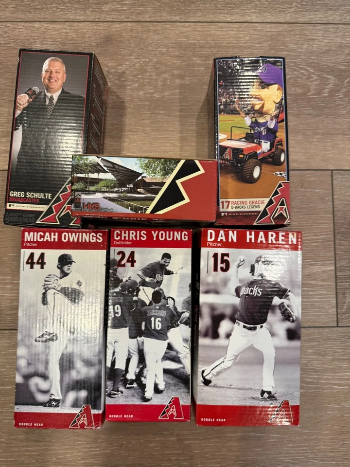5 Arizona Diamondbacks Bobbleheads and 2011 Spring Training Replica Stadium - Image 3 of 4