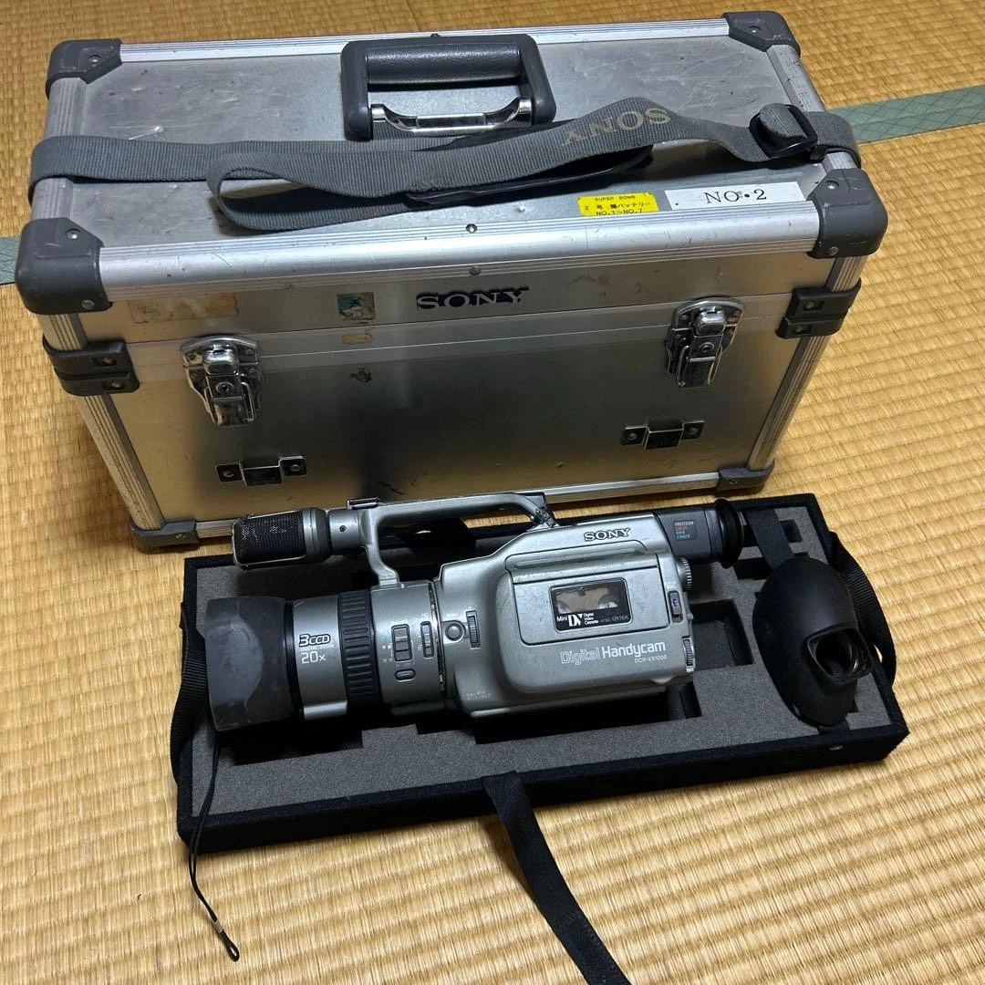 videocamera Sony Handycam DCR-VX1000E - Audio/Video In vendita a Firenze