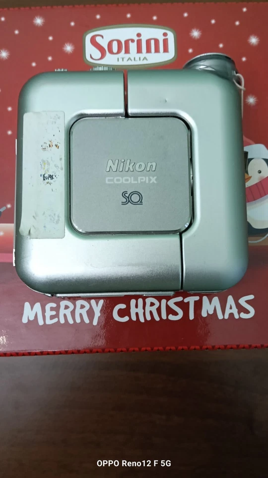 Nikon Coolpix SQ – Fotocamera Digitale Compatta (Vintage) + Cavalletto in Regalo - Immagine 2 di 4