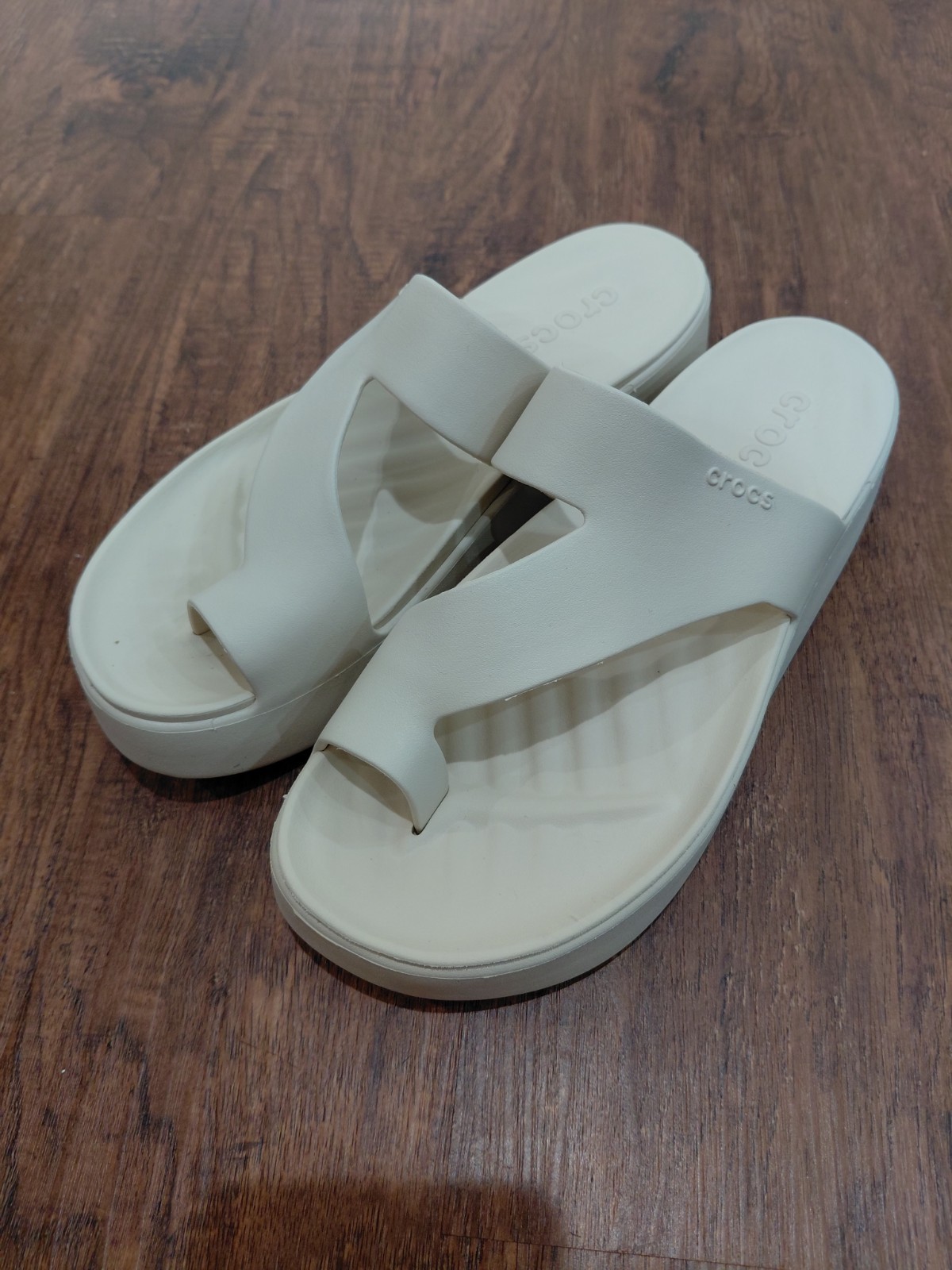 CROCS Getaway Platform Toe Loop  Sandstone Beige … - image 2