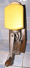 Moulin à café mural AS n°2 vintage, trémie jaune vif, entièrement remis à neuf