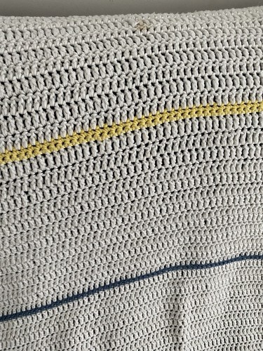 Coperta vintage piccola all'uncinetto fatta a mano vintage 34 pollici x 34 pollici multicolore - Foto 3 di 6