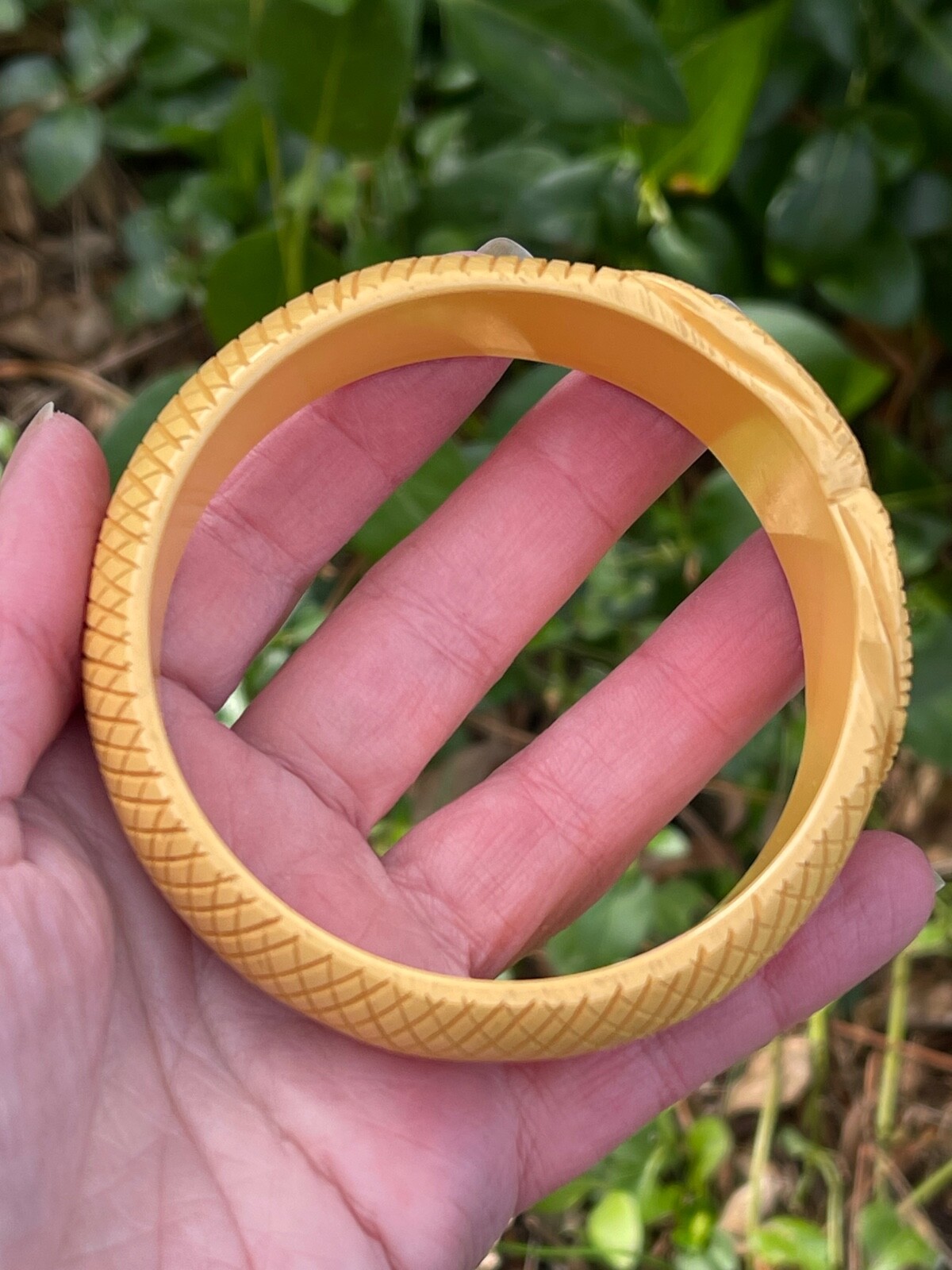 Bakelite snake scale pattern bangle bracelet vint… - image 13