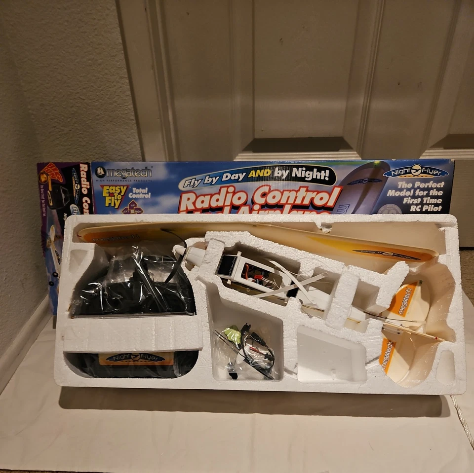 MEGATECH Radio Control Lighted Airplane MTC9970 NIGHT FLYER W/ LIGHTS - Image 3 of 4