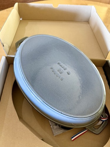 STAUB Cast Iron 12.5 x 9-inch Oval Roasting (Gratin) Dish, Graphite Grey *NIB* - Picture 3 of 7