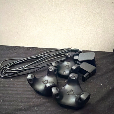 HTC Vive Tracker (3.0) 3-Pack Trackers w/ Dongle Cables Black