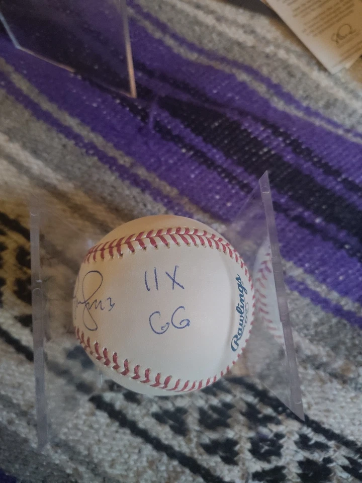 Omar Vizquel Autographed/11 X GG Inscribed OML Baseball. - Image 2 of 2
