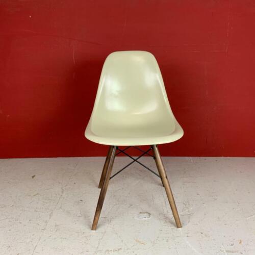 EAMES DSW CHAIR HERMAN MILLER WALNUT DOWEL BASE 50s 60s PARCHMENT (OFF WHITE) - Picture 2 of 6