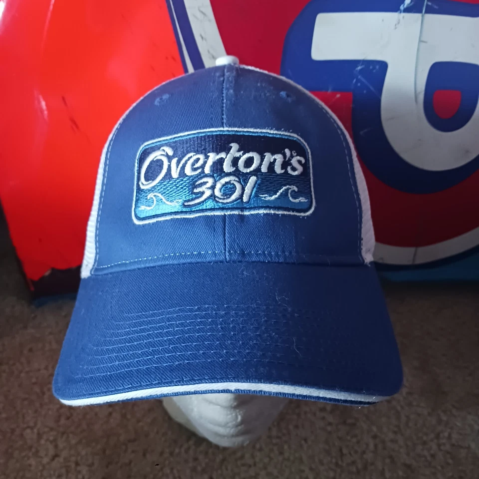 Gorra Denny Hamlin Overton's 301 Joe Gibbs Racing Team emitida Victory Lane NH Foto 2 de 4
