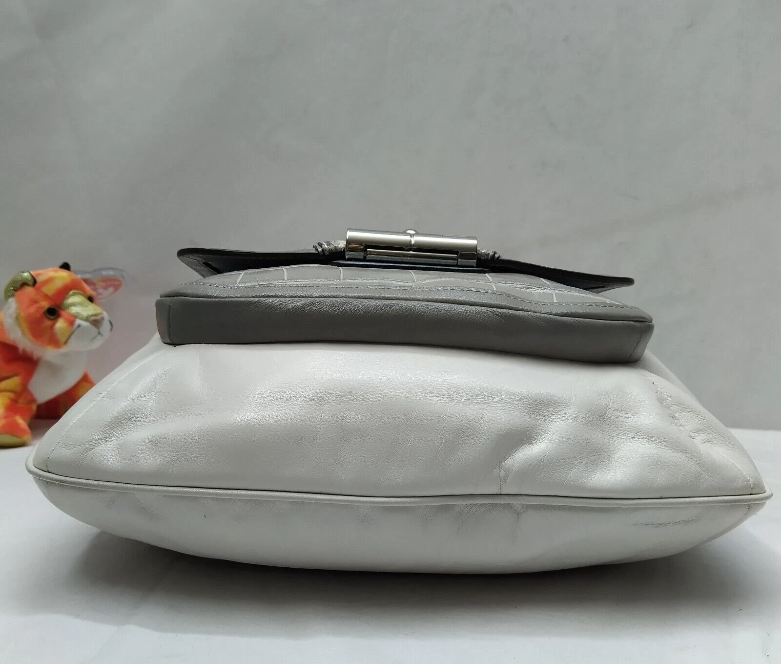 Borsa a tracolla Coach Kristin bianca grigia in pelle con dettagli in pelle di serpente chiusura con cerniera