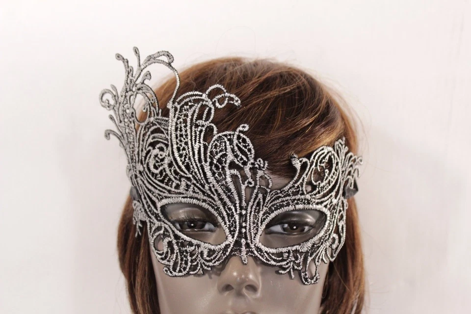 Mujer Cabeza Media Cara Ojos Máscara Tela Negra Mardi Gras Disfraz Filigrana Plateada Foto 3 de 4