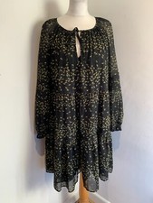 M&S Collection tiered tea dress Size 18 VGC floral pattern print black