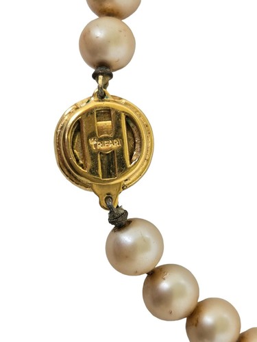 Collier vintage Trifari simple brin fausse perle avec fermoir boite - Photo 7/8
