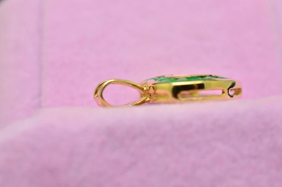 Dije colgante corazón abierto circonita cúbica verde esmeralda de oro amarillo de 10 quilates - pequeño Foto 4 de 4