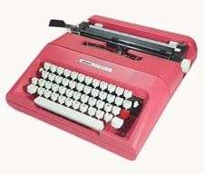 Olivetti Lettera 35 QWERTY typewriter - functional - pink