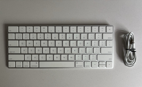 Apple Magic Akumulatorowa klawiatura bezprzewodowa z kablem oświetleniowym A1644 MLA22LL