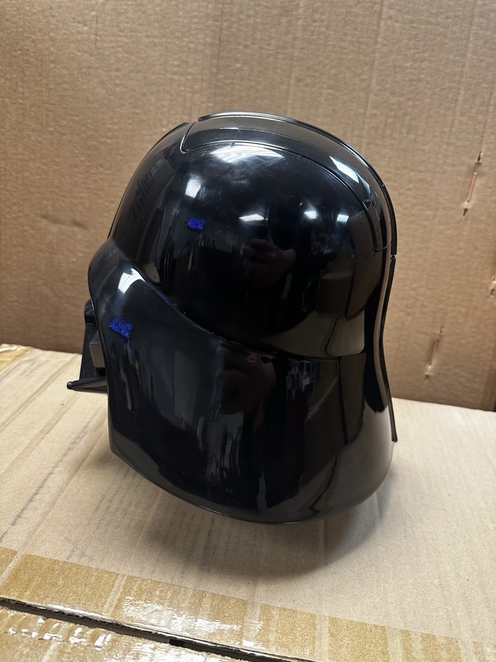 Displate Star Wars Metallposter – Darth Vader Helm, 20 Jahre Rache Der Sith, 32x45 Cm