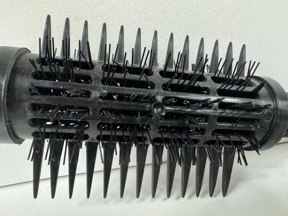 Cepillo de pelo redondo negro profesional Biolage Cyberstyler grande 3" Foto 4 de 4