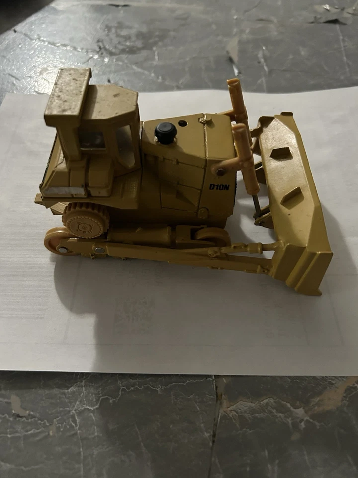  ERTL 1:50 Scale Diecast Caterpillar D10N Track-Type Tractor Dozer Construction  - Image 2 of 4