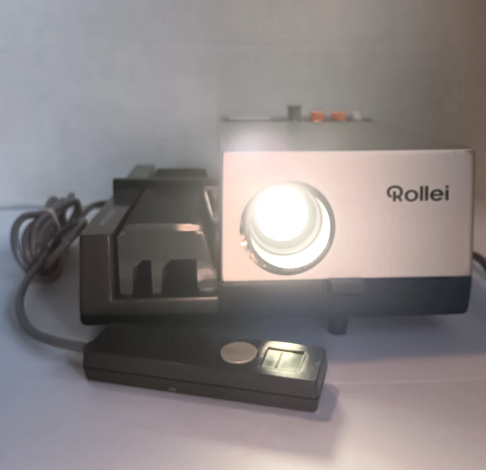 Rollei P350AF Vintage Slide Projector with Remote and Slide Tray Tested *READ* - Image 2 of 4