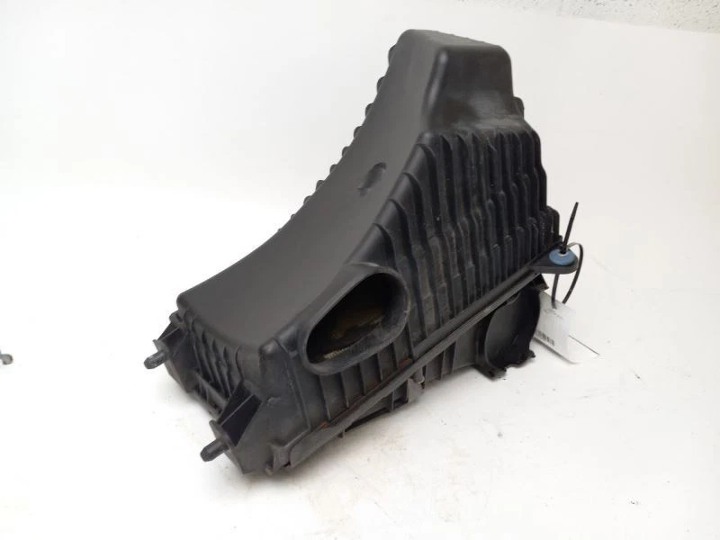 2006 2010 AUDI Q7 AIR INTAKE CLEANER - Image 3 of 4