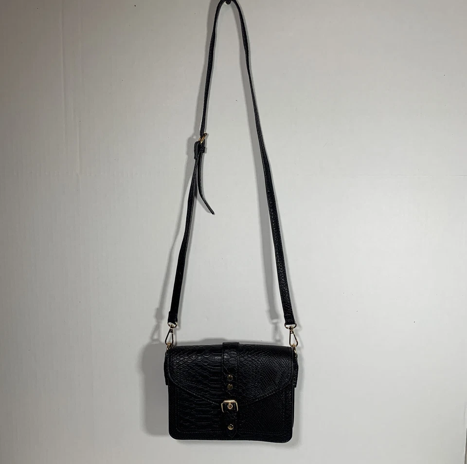 Cato Faux Crocodile Leather Crossbody Bag Purse Black With Brass Accents Clean - Image 3 of 4
