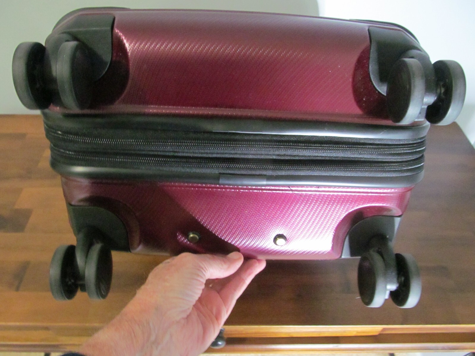 Hartmann Deluxe Hard Expandable Burgundy Global Carry On SpinnerTSA
