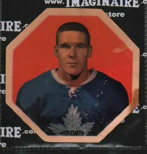 Tim Horton #7 card from 1961 York Yellow Backs