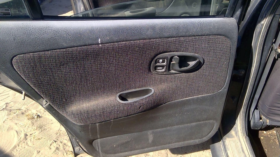 Panel de moldura de puerta interior trasero izquierdo Saturn Sl2 1999-2002 solo OEM trasero negro Foto 2 de 4