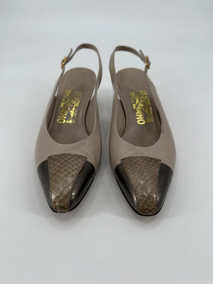 VINTAGE Ferragamo Cuero Eslinga Serpiente Repujado Gorra Puntera Tacones 7.5 AAA Beige Foto 3 de 4