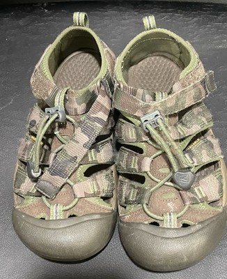 Boys  Keen Sandal Size 2