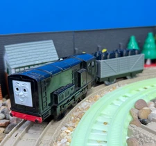 Thomas & Friends TrackMaster Diesel Motorized Train Engine + Custom Cargo