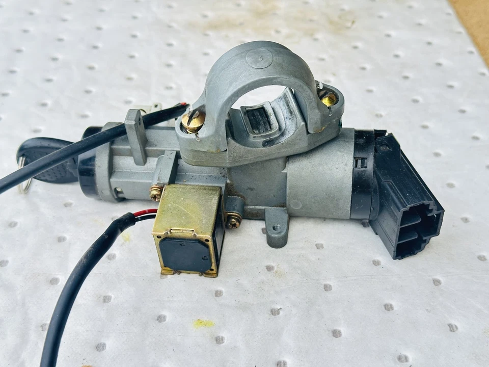 2004-2008 CHEVROLET AVEO IGNITION SWITCH LOCK CYLINDER W/KEY OEM - Image 3 of 4