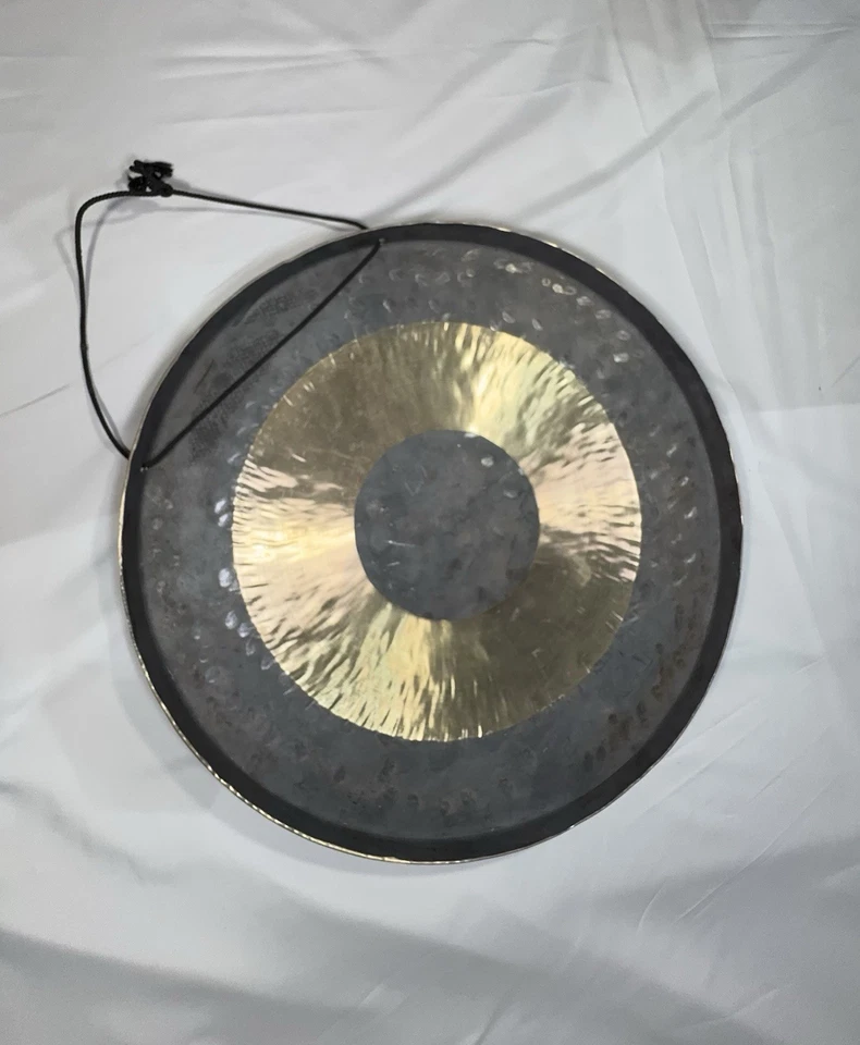 18” Hand Hammered Chinese Chao Chau Gong Bronze Bullseye Tam Tam Gong with Rope - Image 3 of 4