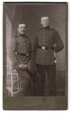 Photography studio Kessler, Cassel, Wilhelmstraße 16, two soldiers in uniform  