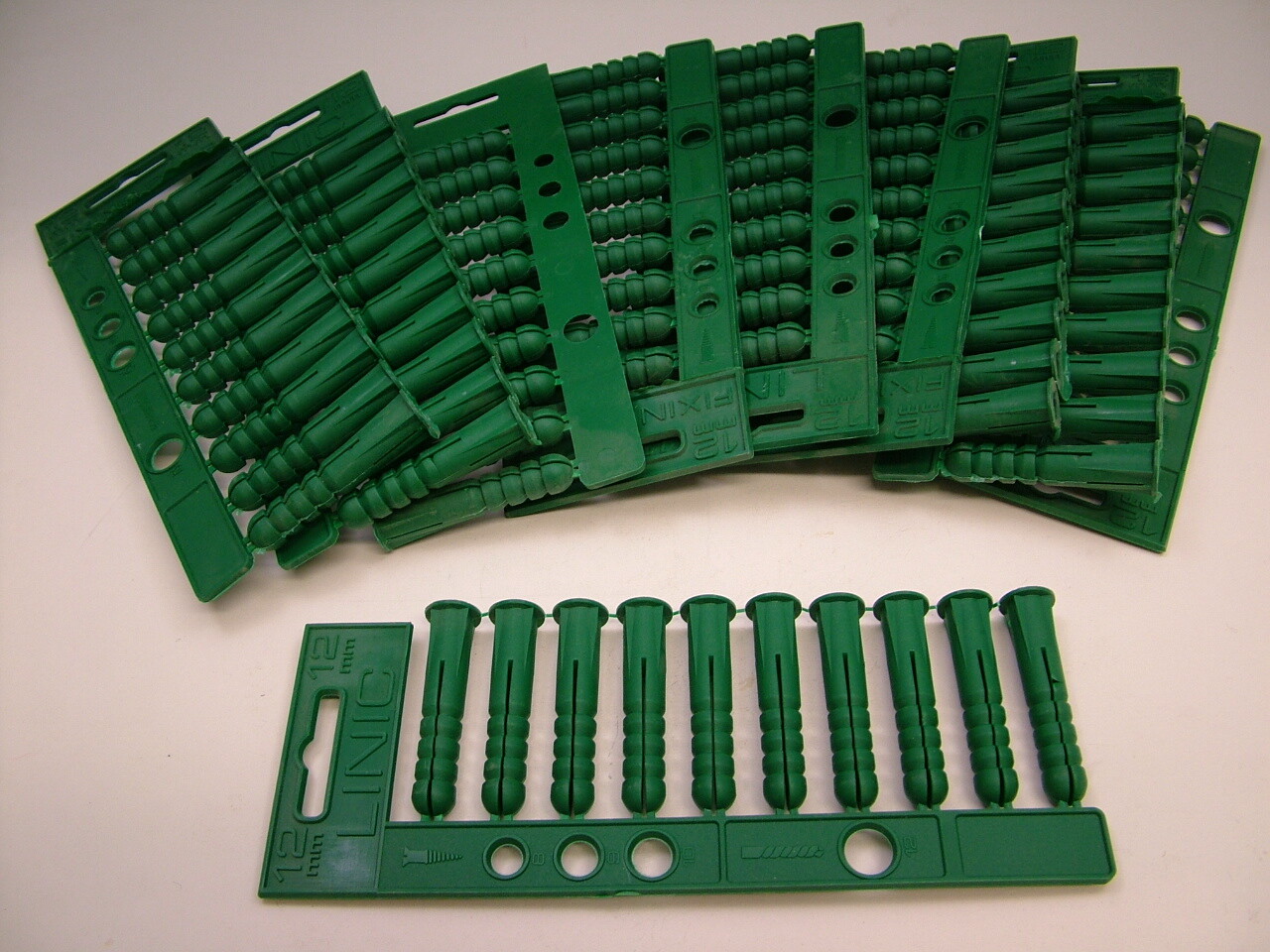 Pack of 100 green rawlplug raw plug wall expansion plug 12mm drill,strips of 10