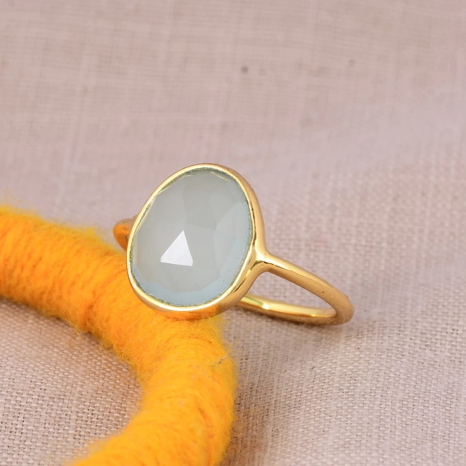 Anel feminino de ouro amarelo 18k formato extravagante com pedras preciosas de calcedônia azul - Imagem 4 de 4