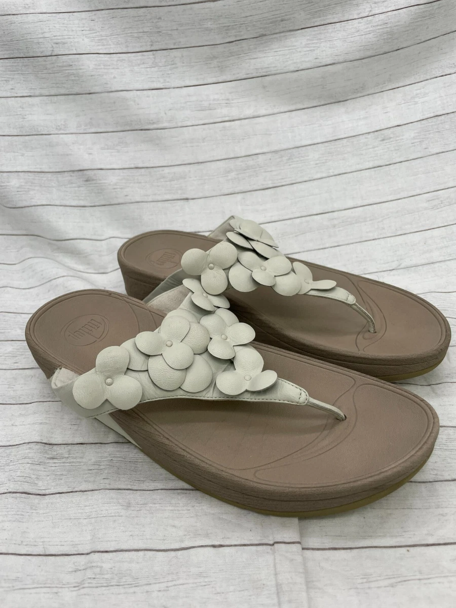 White leather hotsell flip flops