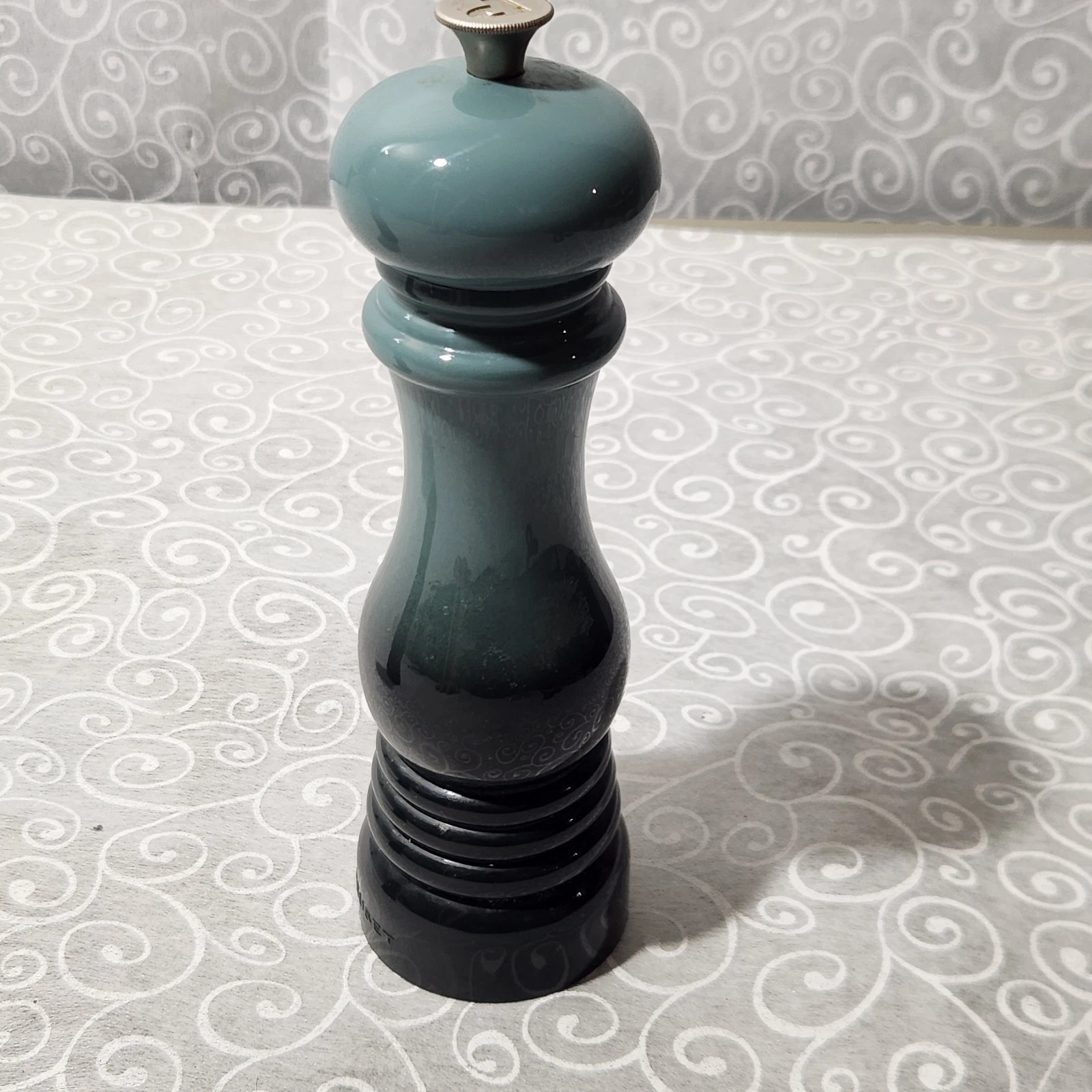Le Creuset Classic Pepper Mill Grinder Blue Ombre Teal Ocean Ceramic Mechanism