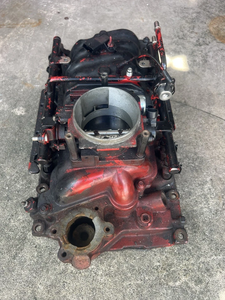 Colector de admisión Volvo Penta 5.7 con inyectores y riel de combustible 2003 Foto 3 de 4