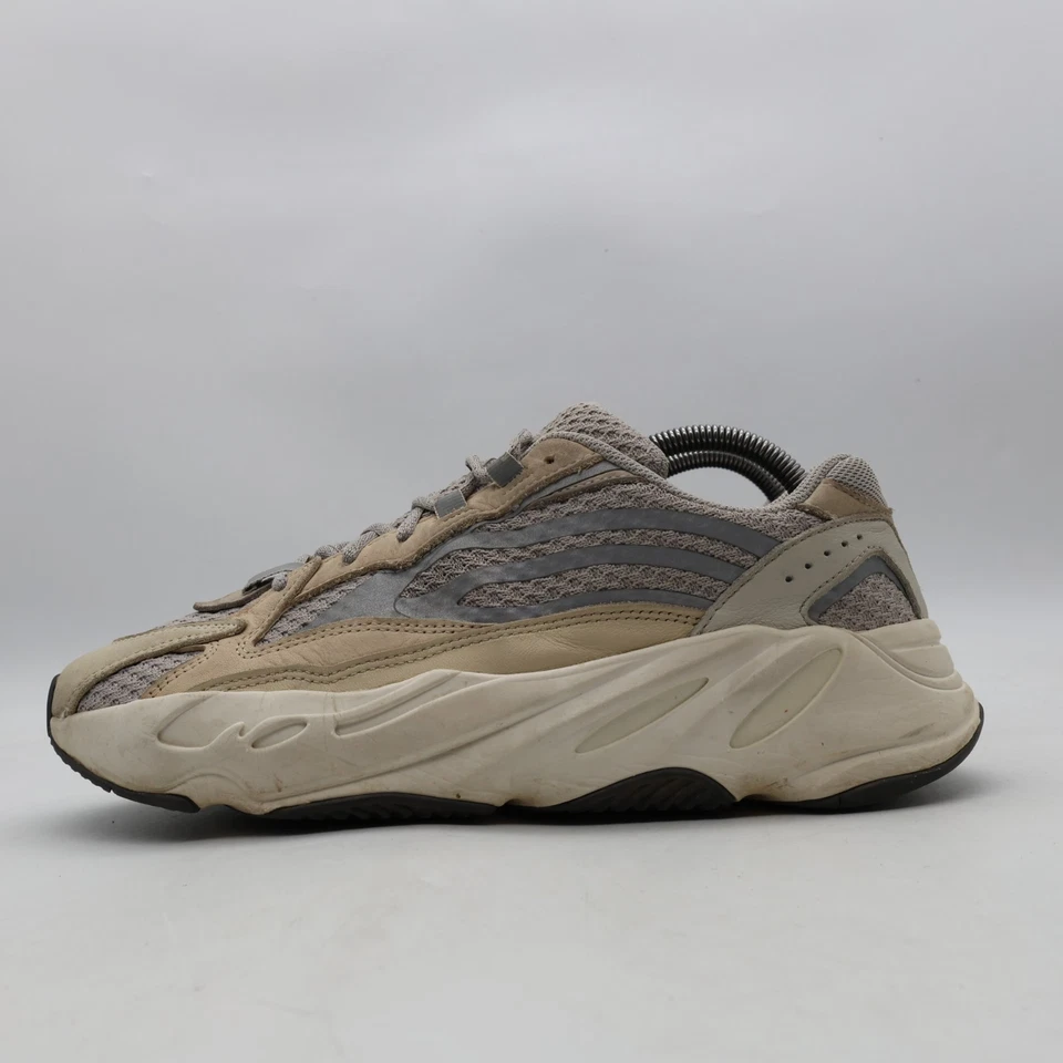 Tenis deportivos informales Adidas Yeezy Boost 700 V2 crema para hombre talla 9 de EE. UU. Foto 4 de 4