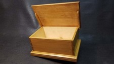 Hand Crafted Closed Top Wood Keepsake/Recipe Box Dowel Hinge Dovetail Joints