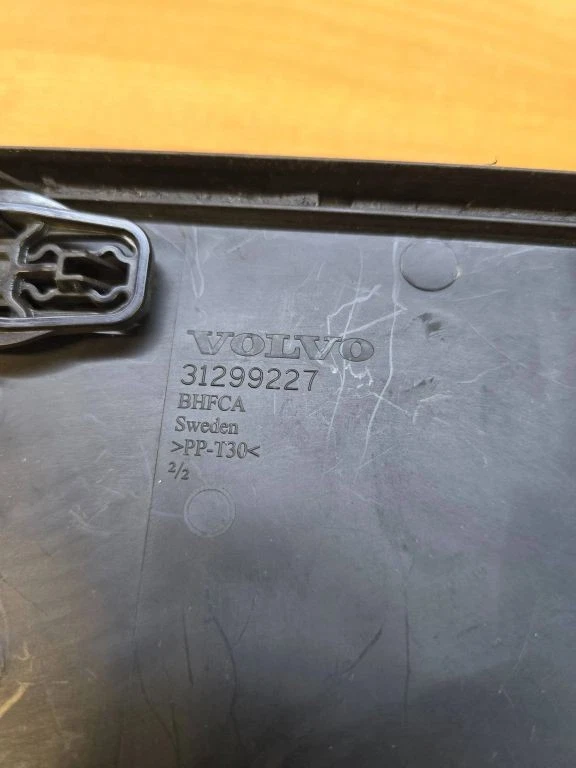 Volvo V70 2010 Caja Batería Bandeja Tapa 31299227 VCI1696 Foto 3 de 3