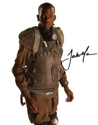 Doctor Who Autogramm: JAVEL HALL (Reisezentrum der TARDIS) signed Foto