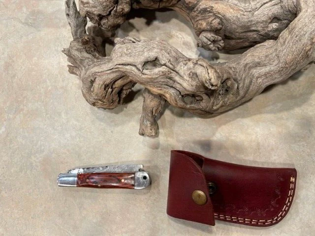 HAND MADE DAMASCUS TWO BLADE FOLDING POCKET KNIFE  NON LOCK RED WOOD STOCKS - Image 4 of 4