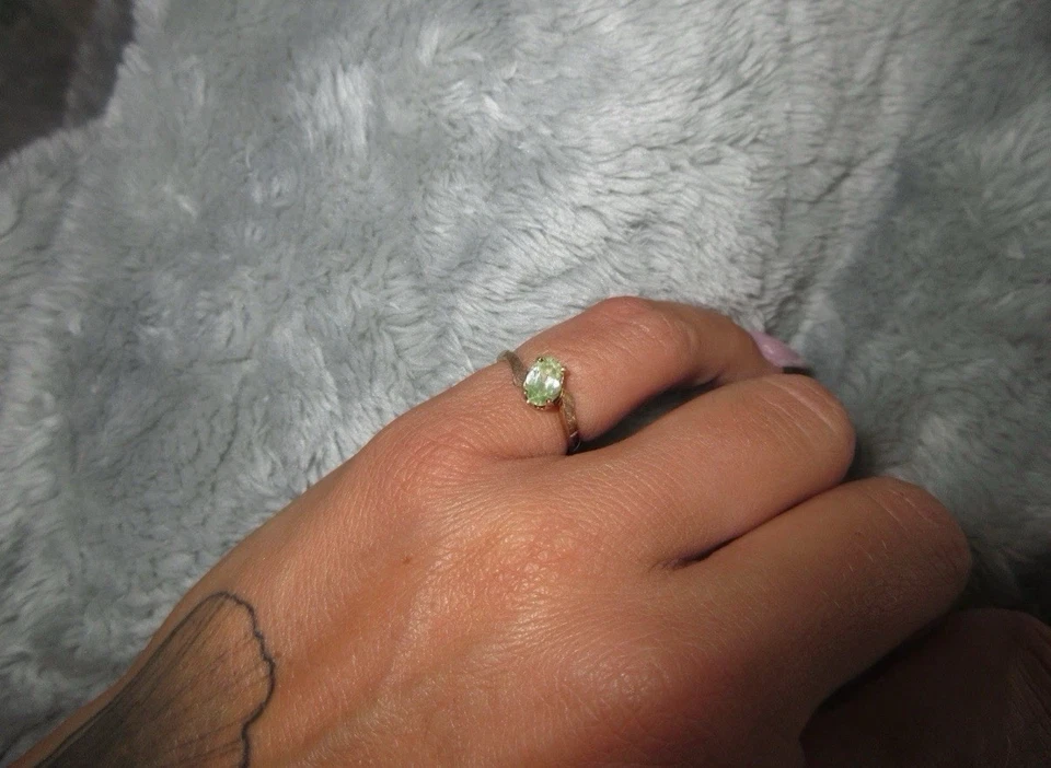 10K Gold Peridot Ring - Image 2 of 4