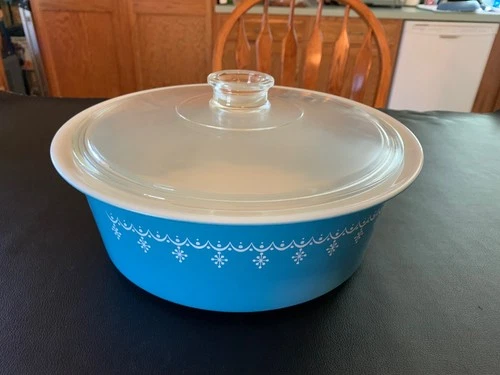 Vintage Pyrex 664 Big Bertha 4 Qt Blue Snowflake Garland Casserole Dish with Lid