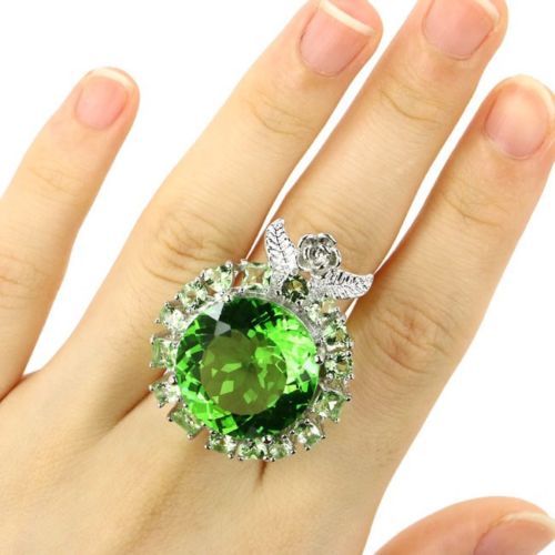 PRECIOSO ANILLO DE REALEZA DE PLATA DE LEY CON VERDE ESMERALDA - Imagen 1 de 3